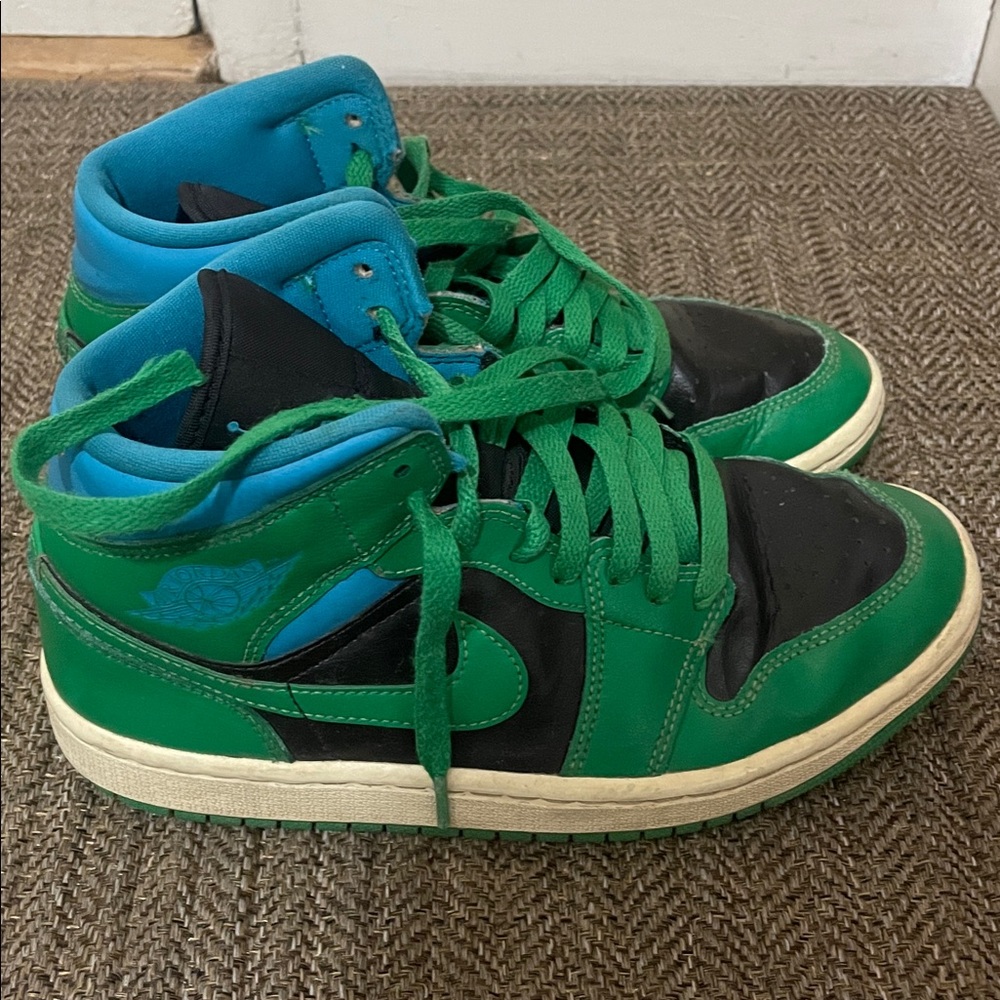 Nike Teal and Black Sneakers